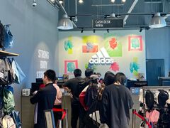 -百年港湾奥特莱斯(香炉礁店)