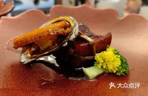 Sauced Abalone with Herb-Bound Pork