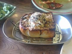 蜂蜜面包＋冰淇淋-Cafe Alice咖啡爱丽丝(奥城店)