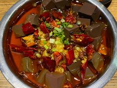 鸭血-游园觅食记夜市·小龙虾大排档