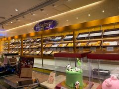 面包甜点陈列柜-老佛爷饼店