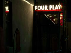 -FOUR PLAY BAR