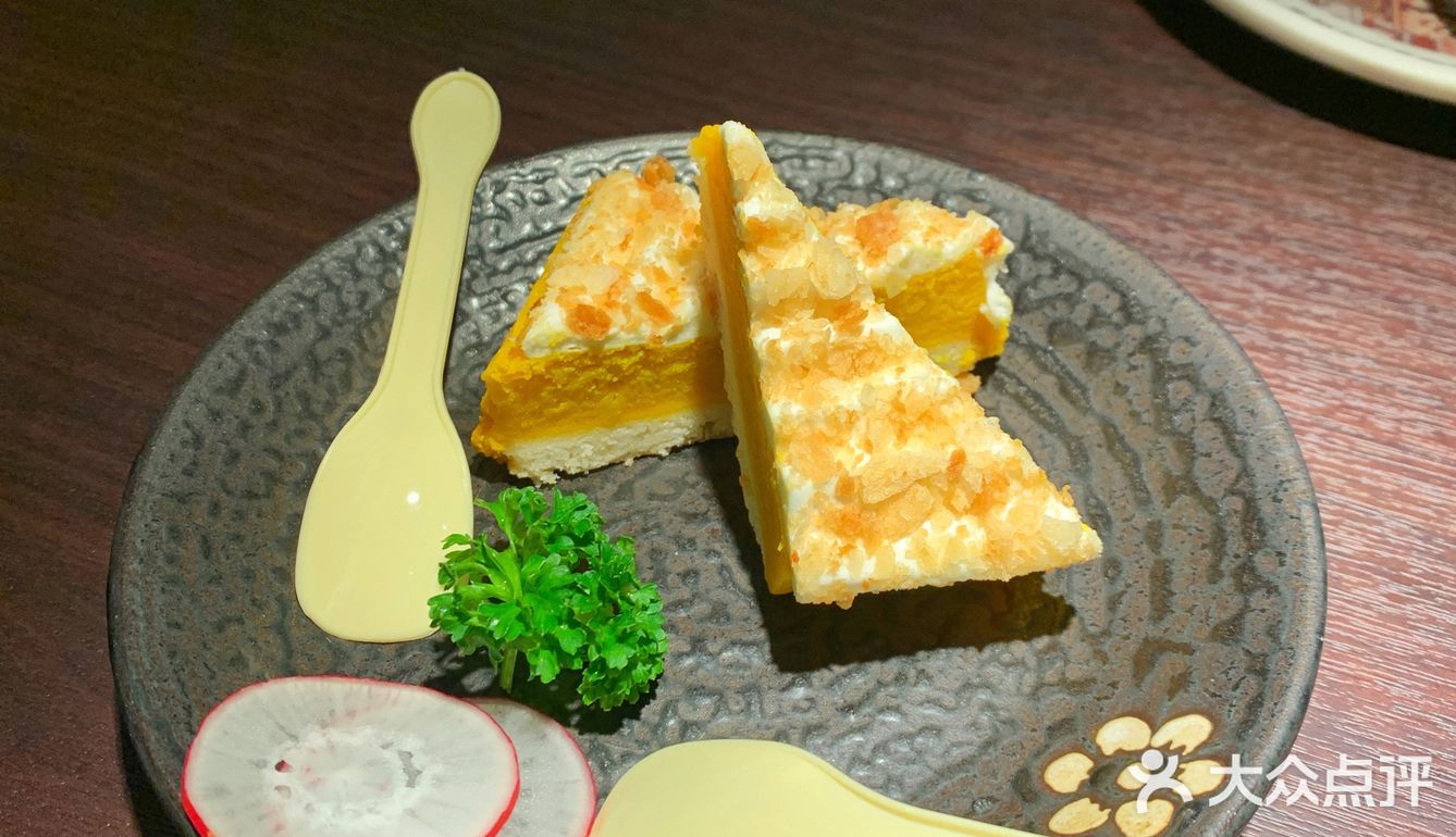 「爆浆炸弹土豆球」里面是一整个流心蛋