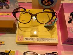 -LOOK眼镜·蔡司依视路配镜(宝山万达店)