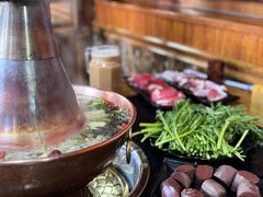 -果松木炭酸菜铜火锅·外婆参鸡汤