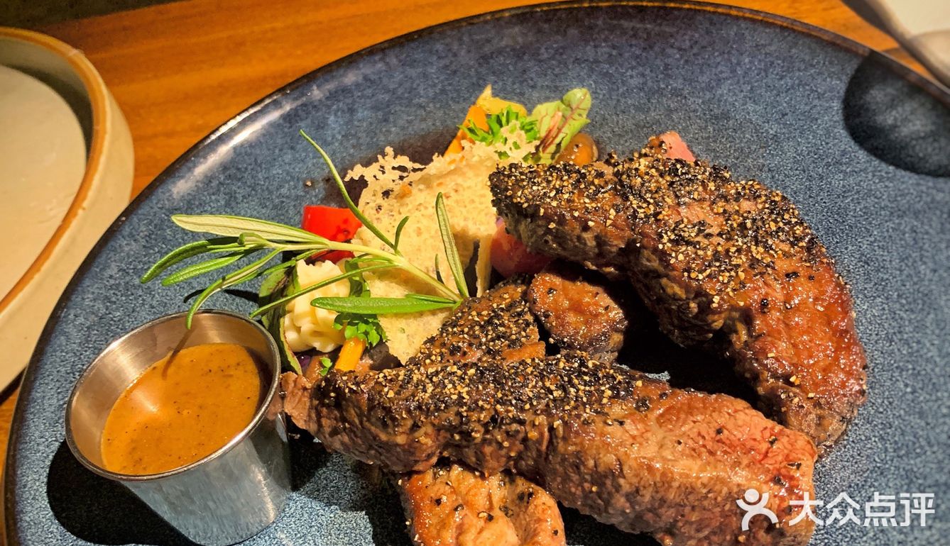 [加油]胜在 好吃的牛排🥩东盟商务区万科里的小情调
