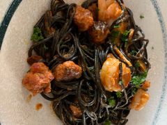 墨鱼面伴虾和卡拉布利亚肉肠番茄汁-FISH&POTATO Cō(地中海美食 万象城店)