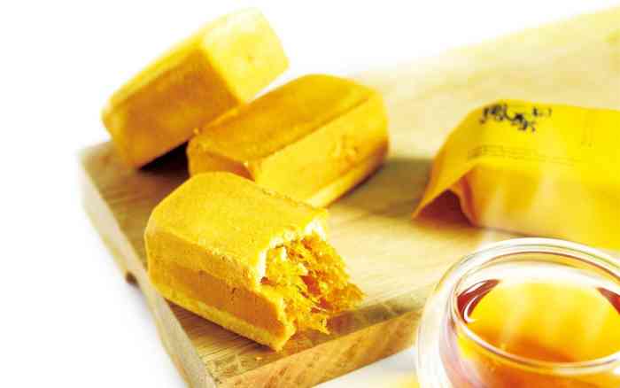 糕熊高雄伴手礼凤梨酥-"台湾有名的小吃,吃起来甜甜软软的感觉不错.