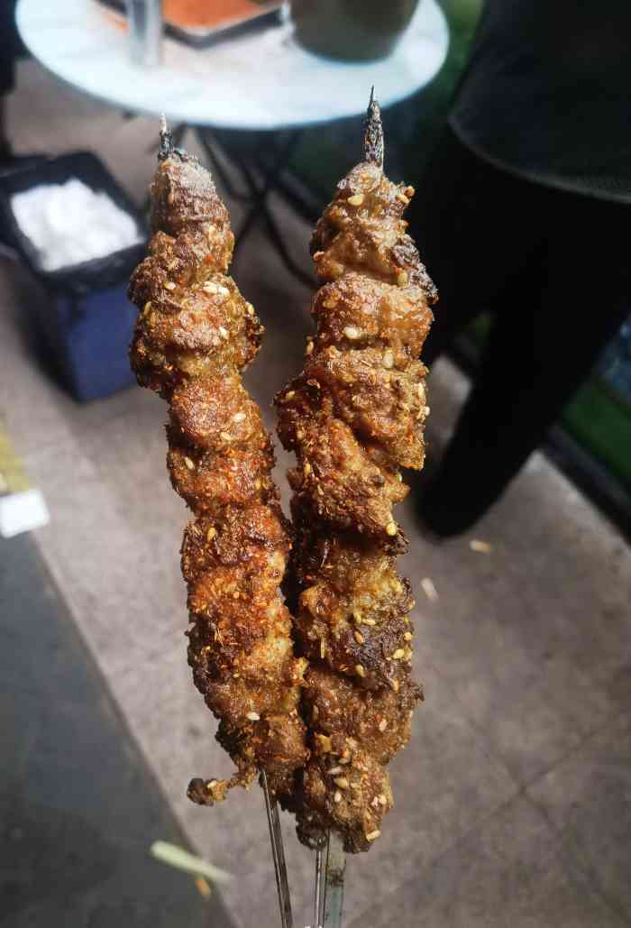 应该算是烤串店中的新晋网红店了吧,总之我们是慕名而来的,没有失望