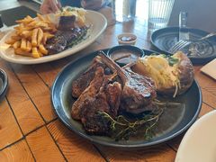 -Ribs & Burgers The Rocks