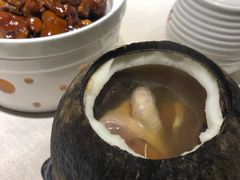 整只椰子鸽子汤-尚一汤·粤菜海鲜(环球港店)