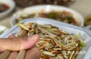 Stir-fried Leek, Tofu Skin, and Pork Shreds