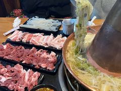 -果松木炭酸菜铜火锅·外婆参鸡汤