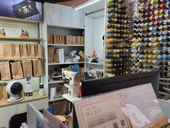 -爱革·奢品·鞋包·衣物·家居(金桥国际商业广场店)
