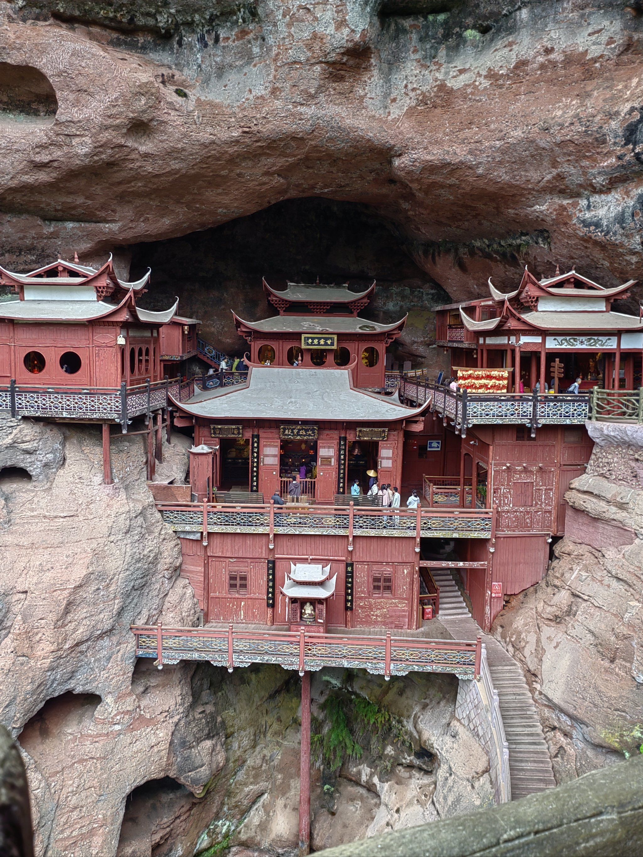 甘露岩寺大金湖景区游玩