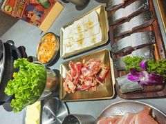 -围炉肉舍•炭烤活鳗•丹东海鲜烤肉(步行街店)