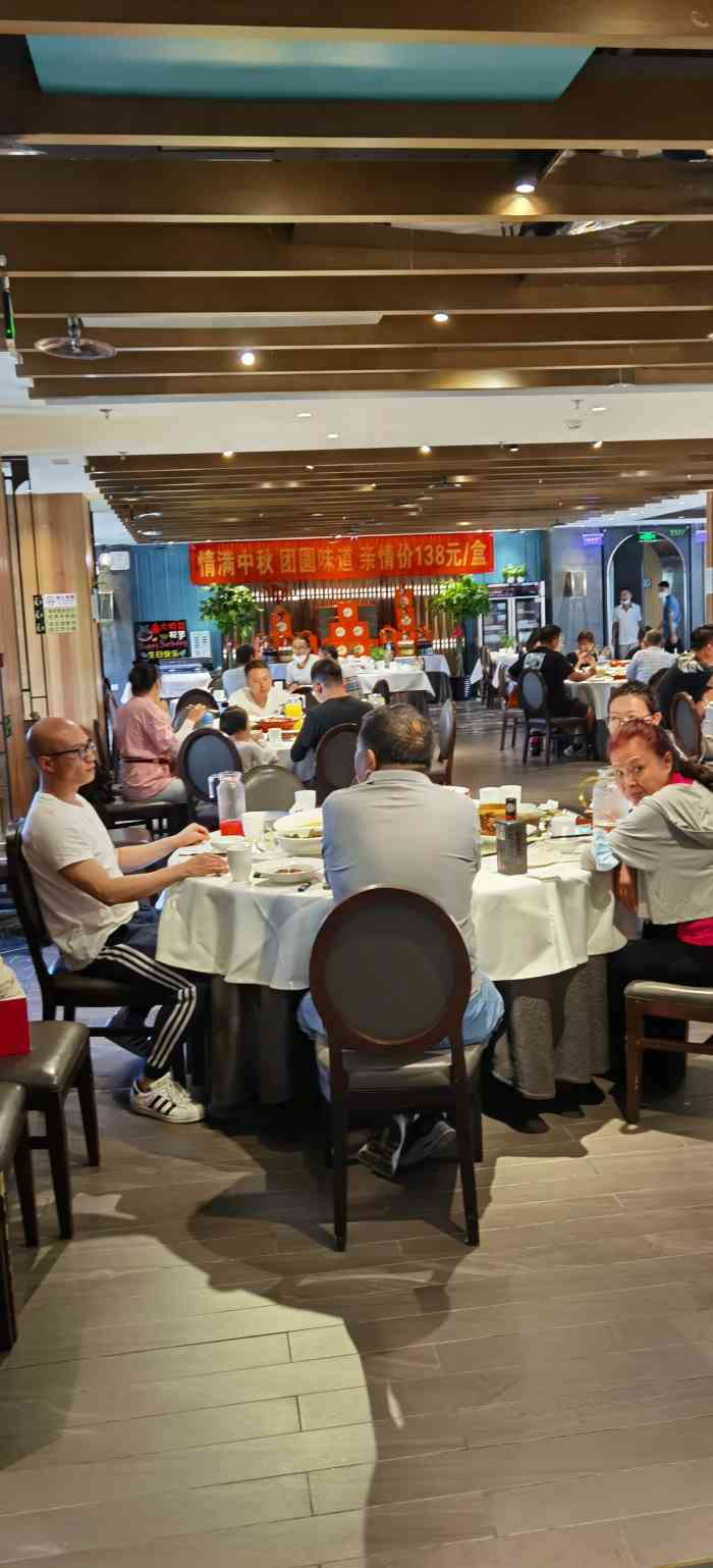 大鸭梨烤鸭店(枣园店)-"今天带父母及老公来枣园大鸭梨店吃饭,店员.