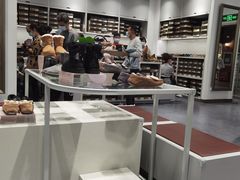 -UGG(燕莎奥特莱斯购物中心店)