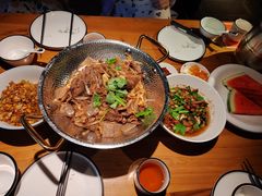 -帅巴人舅母子腊蹄民俗村