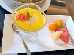 杨枝甘露配鲜果-泛太平洋大酒店·海天楼中餐厅·粤菜