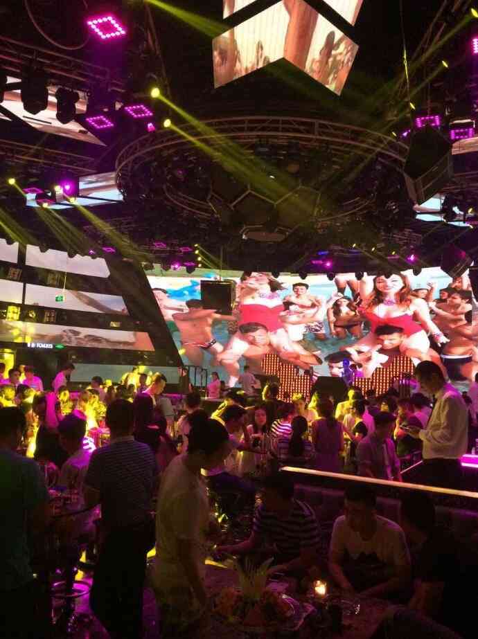 打分 皇后酒吧,杭州一线酒吧,音乐很嗨,地理位置服务都不错,夜猫们不