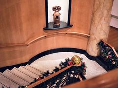 -深圳富苑皇冠假日套房酒店