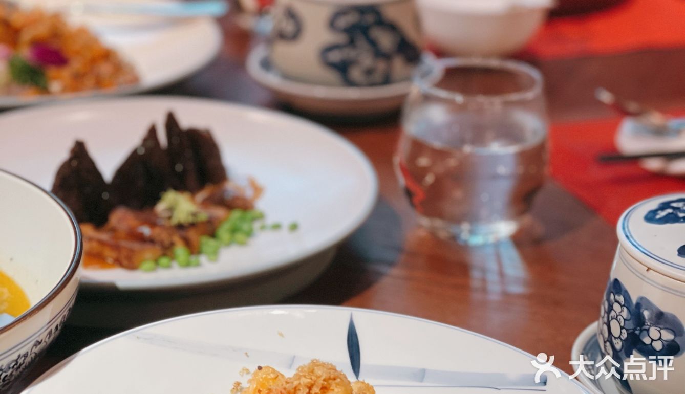 穿上国风旗袍，在百年洋楼品尝极致美食盛宴