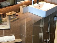 -西安大雁塔科技大学地铁站亚朵酒店