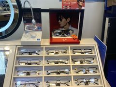 -天空之镜眼镜店蔡司依视路配镜授权零售店(望京颐堤港店)