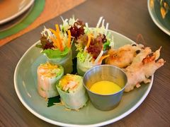 酥炸老虎虾香芒米纸卷配榴莲汁-CHINCHIN 青青·泰国料理(万象食家店)