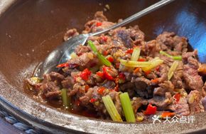 Tea Oil Stir-fried Wagyu Beef