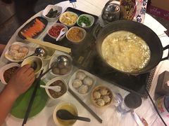 -鲜入围煮花胶鸡海鲜火锅