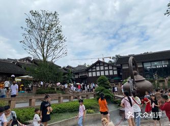 听说磁器口改造完成，于是今天就带上一老一小去打下卡