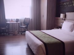 -西安大雁塔科技大学地铁站亚朵酒店