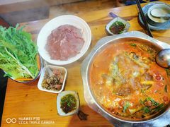 -野山舂·贵州现舂酸汤火锅(鸿通城店)