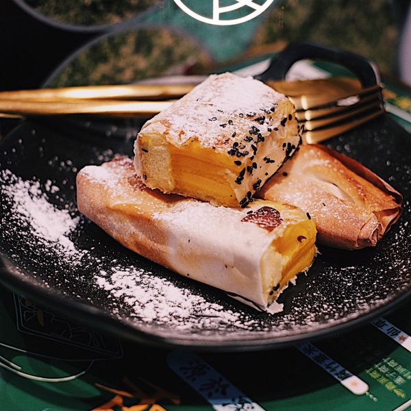 焗芒果酥皮卷 ￥ 42