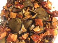 干椒炒见手青-阿山卓·野生菌火锅·纳西火塘烤肉