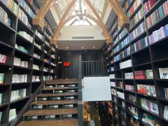 -钟书阁(松江泰晤士小镇店)