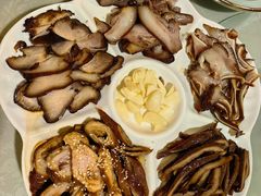 -老鼎万春卤菜(五代传承创始老店)