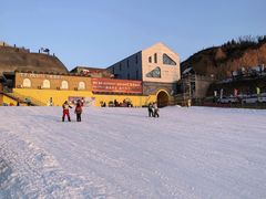 -采薇庄园四季滑雪场