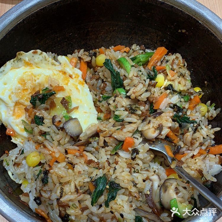 这个石锅拌饭只能说还行