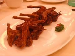 玻璃烧乳鸽-利苑酒家(合景国际金融广场店)
