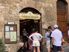 -Gelateria Dondoli