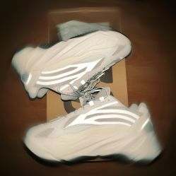 -adidas(德基广场店)