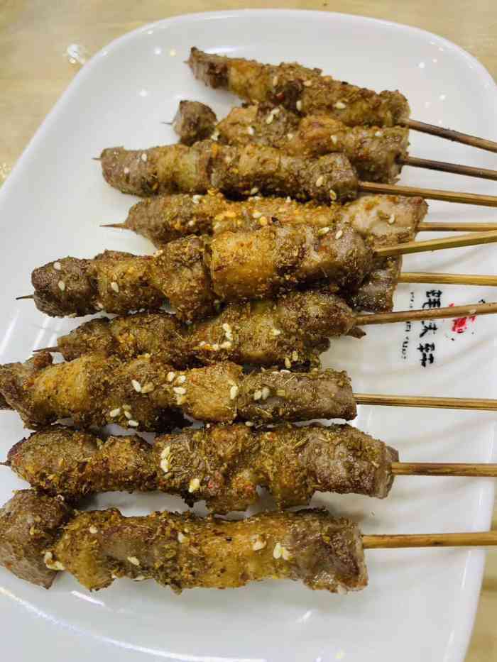 位置在国都高尔夫对面君临天下楼下一整排新店很好找