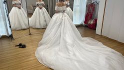 -曼青婚纱礼服馆