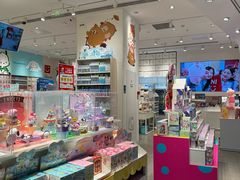 -名创优品(北京新中关购物中心地铁层店)
