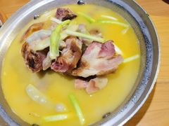 -帅巴人舅母子腊蹄民俗村