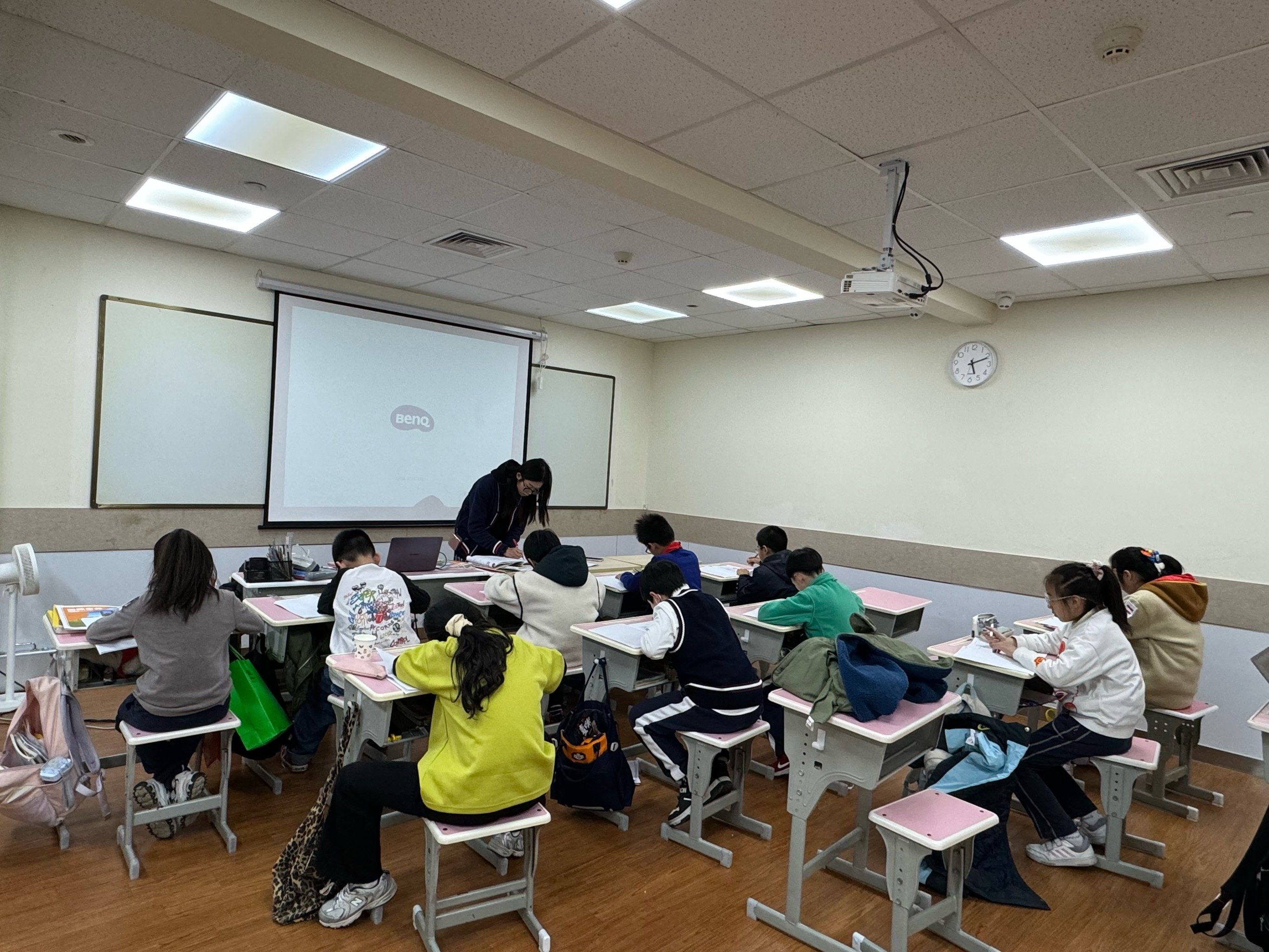 班上成绩好的娃都在这补课呀