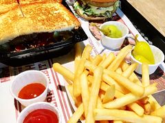 -The Habit Burger Grill 哈比特汉堡(爱琴海店)